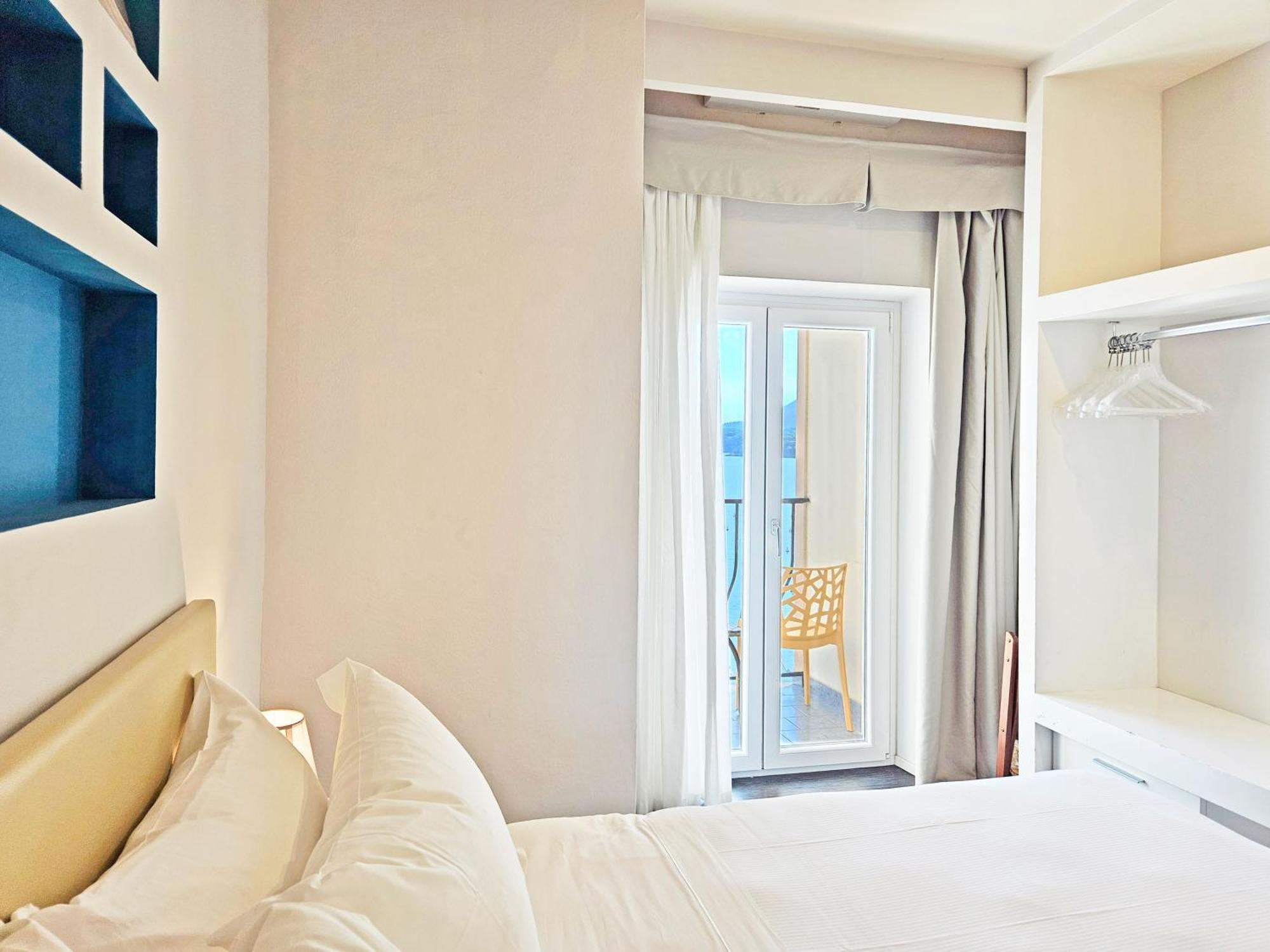 Hotel L'Approdo Порто-Аццурро Екстер'єр фото