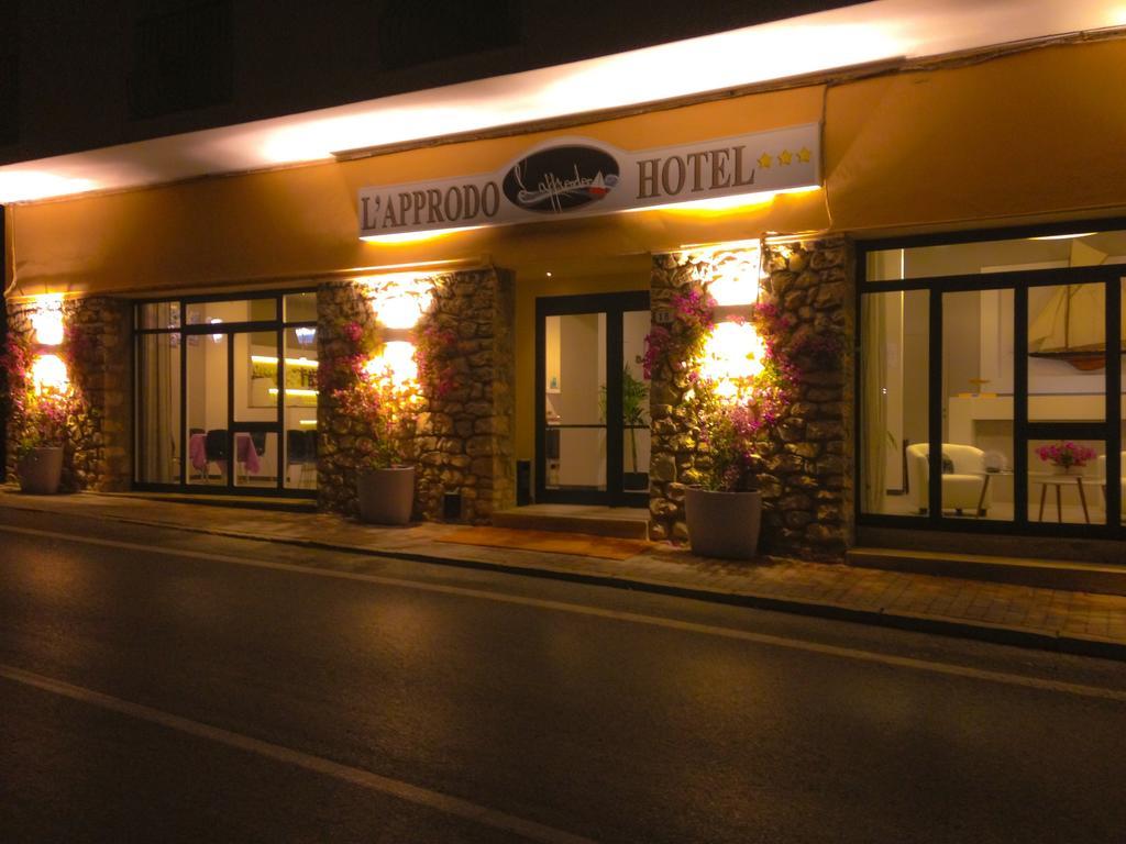 Hotel L'Approdo Порто-Аццурро Екстер'єр фото