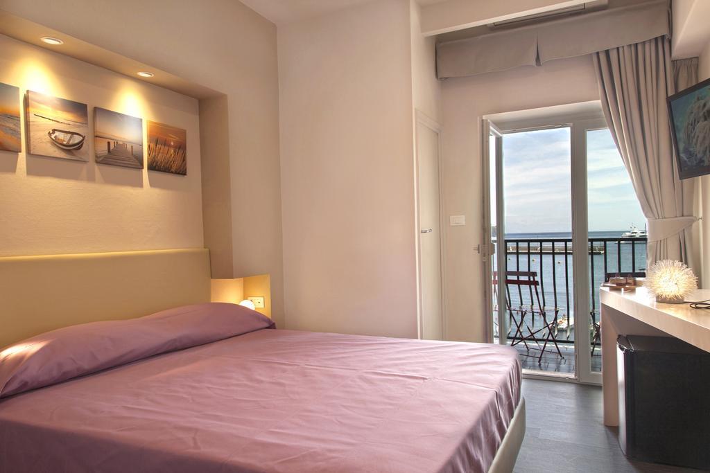Hotel L'Approdo Порто-Аццурро Номер фото